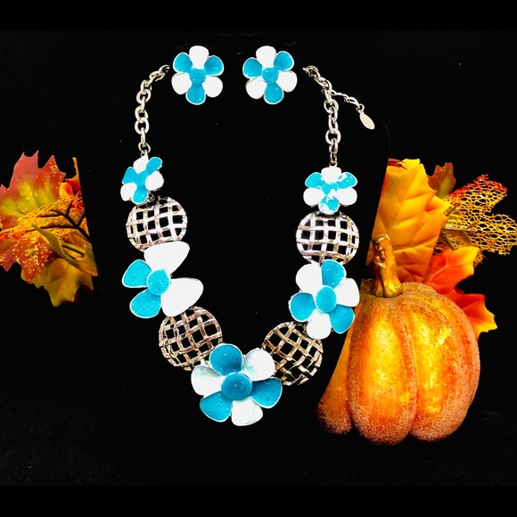 Daisy Necklace and Earring Set - Picture 1 of 1